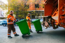 Жители смогут требовать перерасчет платы за вывоз мусора при отъезде в отпуск или на дачу