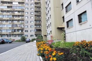ГОРОДСКАЯ СРЕДА  Жители Красноармейской, 32 получили новый благоустроенный двор
