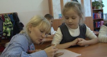 В минувшую пятницу в 1 «Е» классе светогорской школы прошел мастер-класс по росписи пряников-козуль разноцветной глазурью. 